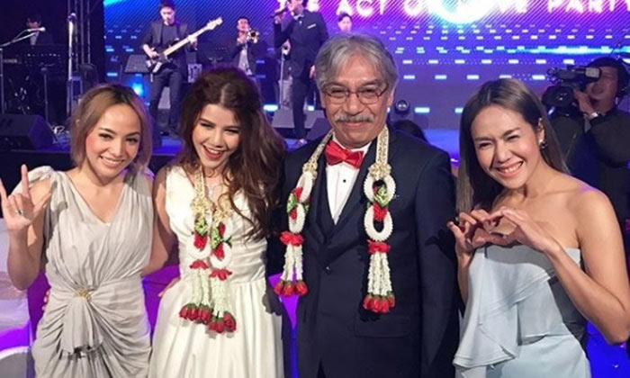 คนดังร่วมยินดี "ตี่ กริช ทอมมัส" แห่งแกรมมี่ แต่งงานแฟนสาวต่างวัย