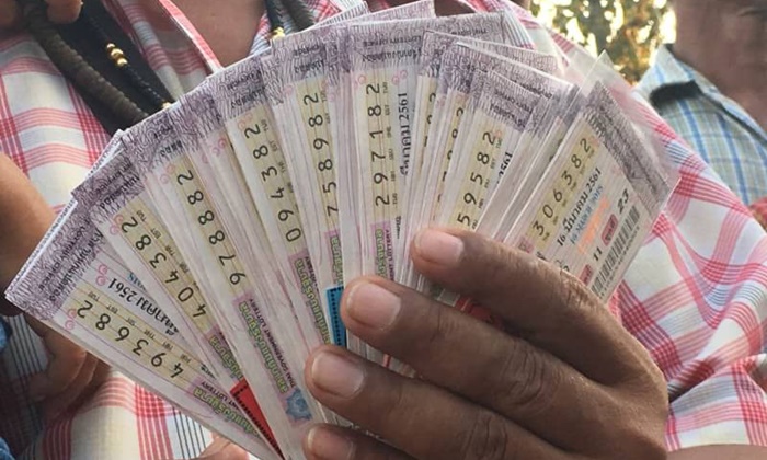 ลุงโชคหล่นทับ ถูกลอตเตอรี่เลขท้าย 132 ใบ ได้จาก \