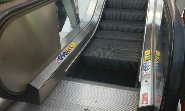 สาวแทบช็อก บันไดเลื่อนสถานีรถไฟฟ้า ยุบลงต่อหน้า-โชคดียังไม่ทันก้าว