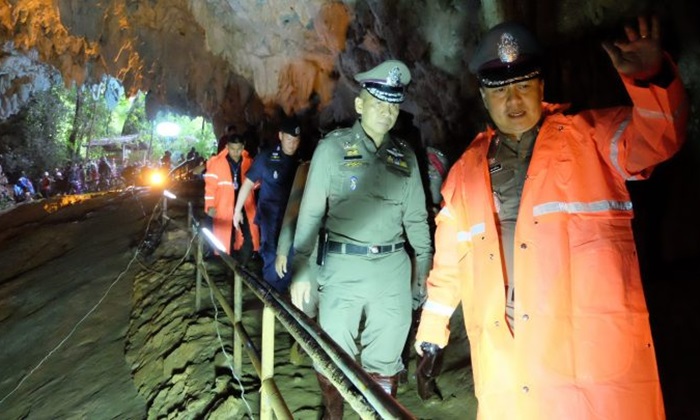 "ศรีวราห์-วิระชัย" พร้อมใจลุยถ้ำหลวง ค้นหา 13 ชีวิตด้วยตัวเอง