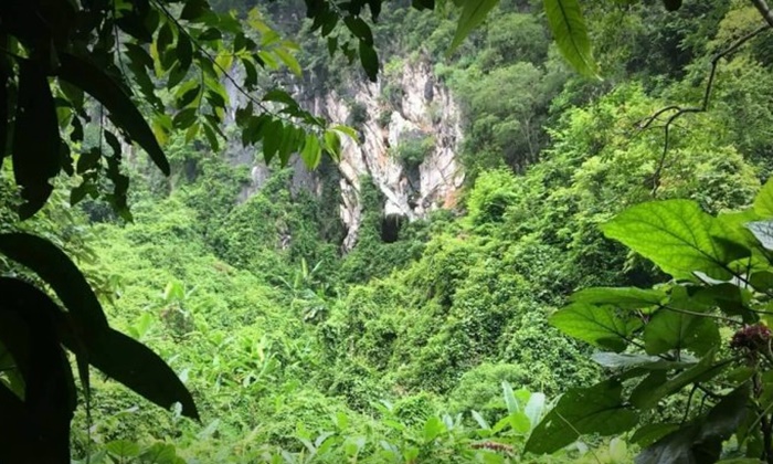 ผู้ว่าฯ เชียงรายยันพบปล่องทะลุเข้าถ้ำหลวง เพียง 1 จุด เร่งค้นหาเพิ่ม