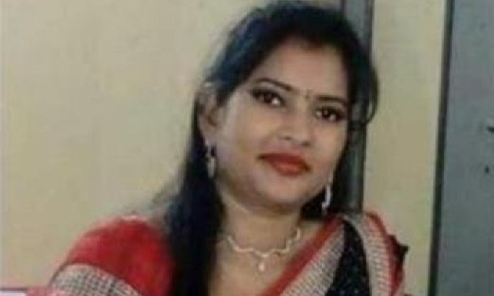 หมออินเดียสุดโหด! ผลักเมียน้อย \