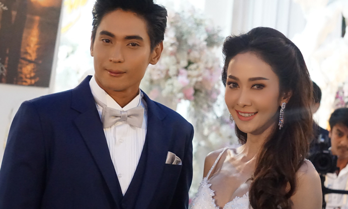 "ยุ้ย จีรนันท์" กุมมือ "ธัญญ์" จัดวิวาห์กลางสวน ขอบคุณ 11 ปีที่คบกัน ทำให้ได้รู้จักกับ "รักดีๆ"