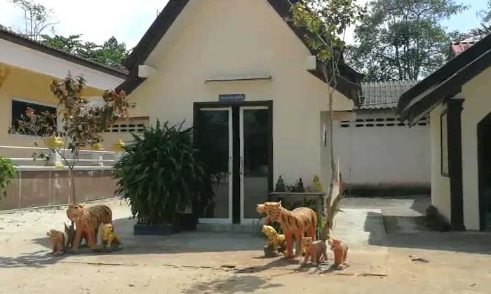 อึ้ง! ตำรวจบุกตรวจฉี่พระวัดเมืองคอน พบพระฉี่ม่วง 8 รูป