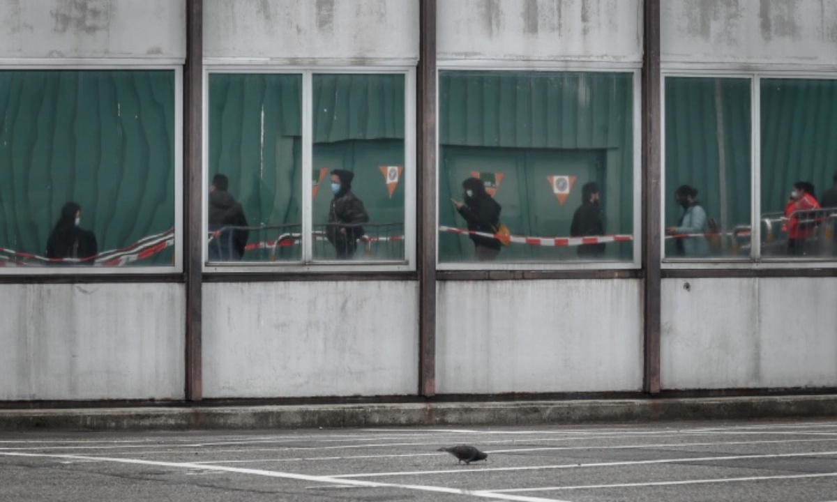 ผู้ติดเชื้อโควิด-19 แต่ “ไม่แสดงอาการ” แพร่เชื้อได้หรือไม่