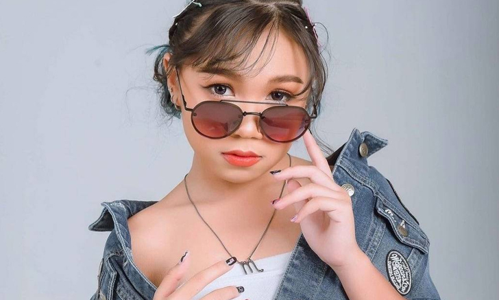 "ลิลลี่ ได้หมดถ้าสดชื่น" โตเป็นสาวแล้ว! ลุคนี้แอบเซ็กซี่ เสื้อเกาะอกโชว์หน้าท้อง