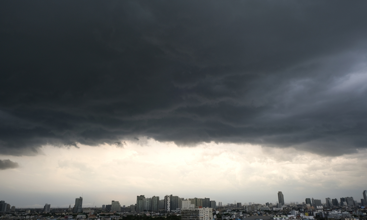 สภาพอากาศวันนี้ กรมอุตุฯ เตือนฝนตกเพิ่มขึ้น ถล่มหนัก 37 จังหวัด กทม.โดนด้วย