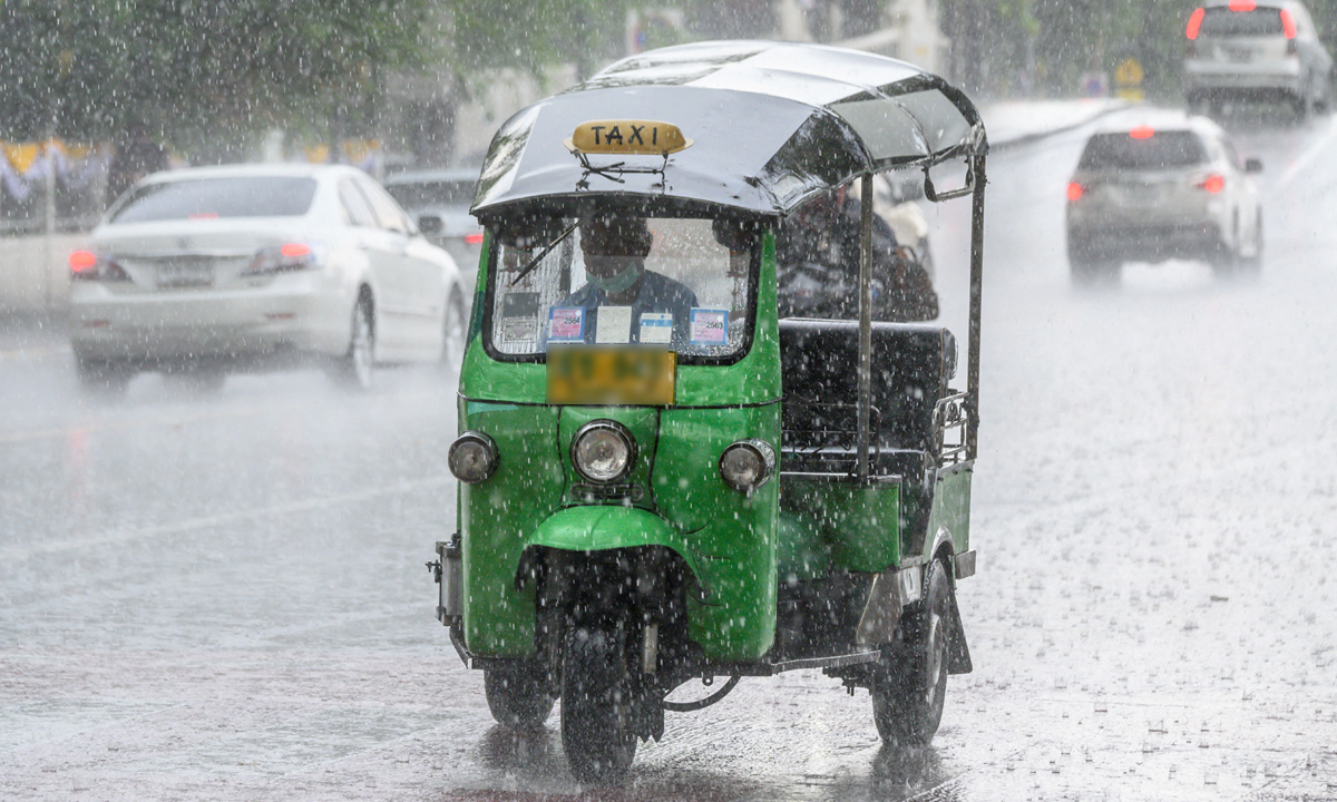 สภาพอากาศวันนี้ กรมอุตุฯ เตือน ฝนฟ้าคะนองถล่ม 44 จังหวัด กทม. โดนด้วย