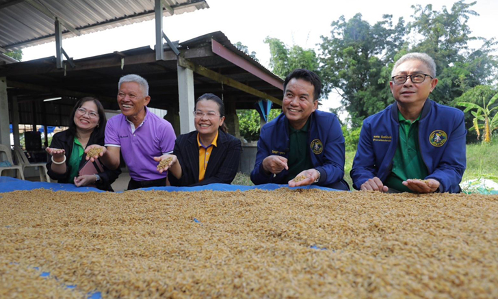 กรมการข้าว นำทัวร์ศูนย์ข้าวชุมชน \