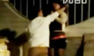 คลิปหนุ่มสุดโหด โดดเตะ-ต่อย-เอาไม้ฟาดสาวน่วม !!