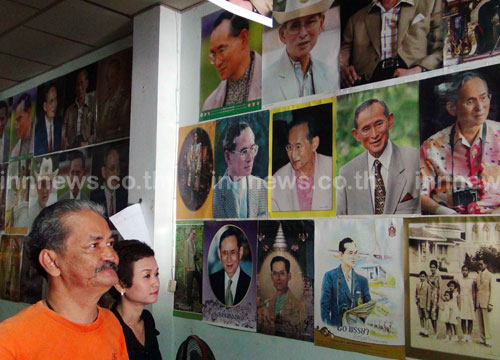 ช่างซ่อมทีวีติดพระบรมฉายาลักษณ์เต็มบ้าน