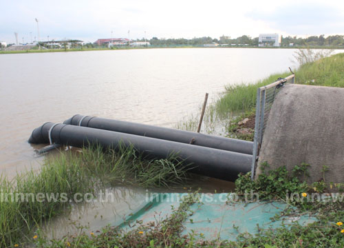 น้ำล้นสปิลล์เวย์หลากท่วมบ้านเรือนที่โคราช