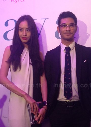 สิ พิชญ์สินี ควง เนม-ปราการ เปิดตัวรับคบกัน