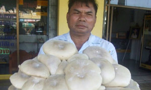 พบเห็ดโคนกอขนาดยักษ์ในสวนยางที่บ้านกรูด