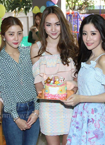 เนย-แจม แฮปปี้ทำบุญวันเกิดบ้านเด็กอ่อน