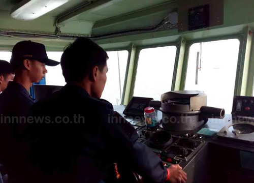 ทัพเรือภาค2สงขลาเร่งช่วยเรือประมงอับปาง