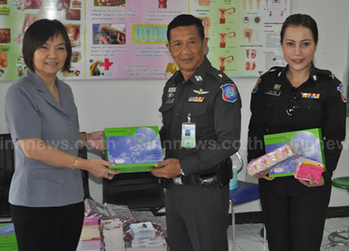 มอบถุงยางอนามัยให้ตร.ท่องเที่ยวขอนแก่น