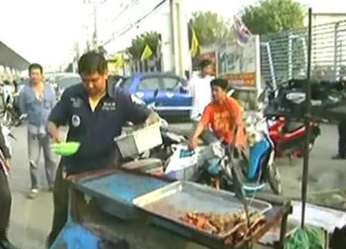 ล้อพ่วง18หลุดกลิ้งชนพ่อค้าหมูปิ้งดับที่บางปะกง