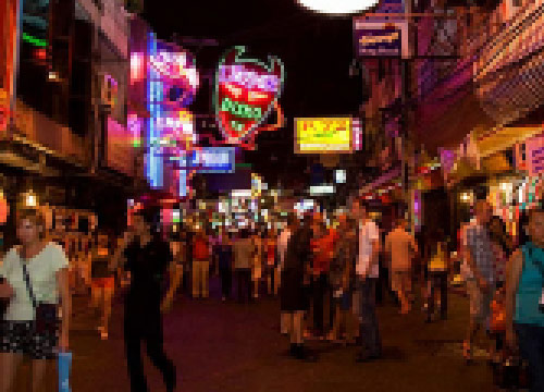 ปคม.บุกคาราโอเกะบึงกุ่มลักลอบค้ากามเด็ก15