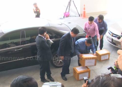 ทนายนายกขนเอกสาร3ลังยื่นแจงจำนำข้าว