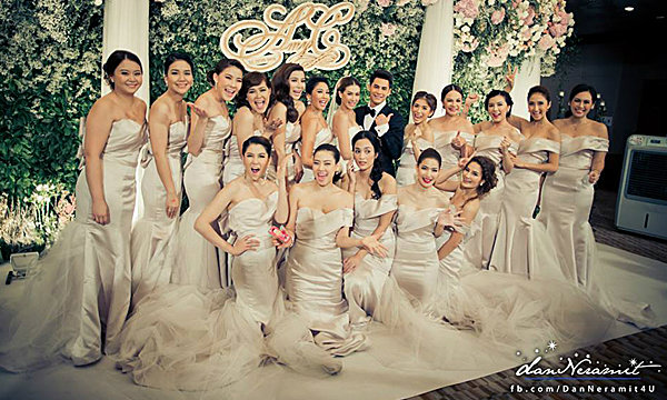 อลังการ! เพื่อนเจ้าสาว "งานแต่งเอมี่ ซี" 16 คน