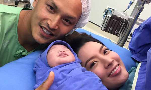 แอฟ ทักษอร คลอดลูกให้ สงกรานต์ ได้ชื่นชมแล้ว