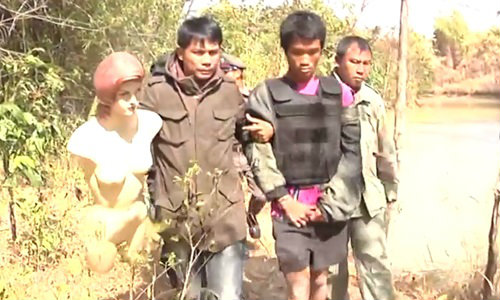 นาทีชุลมุน! ชาวบ้านฮือประชาทัณฑ์ ไอ้ดำ ฆ่าข่มขืน 9 ขวบ