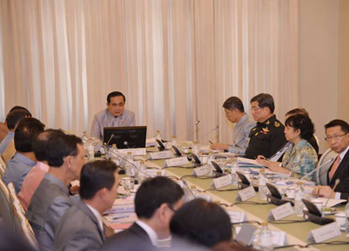 ดุสิตโพลคนพอใจ6ด.รัฐช่วยข้าวยางมุ่งมั่นทำปท.สงบ