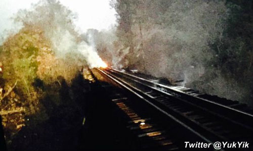 ผู้โดยสารระทึก! ไฟไหม้ไม้หมอนรถไฟข้ามเขาขุนตาล