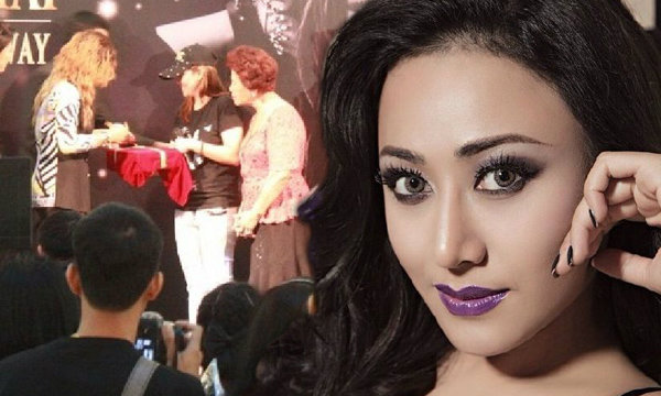 แอน มิตรชัย ตะลึง! แม่ยกเซอร์ไพรส์ให้เงิน 1 ล้าน