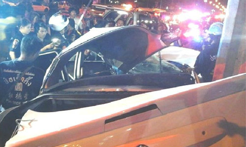 สถาปนิกหนุ่มซิ่งเก๋งชนเสาไฟฟ้า ดับพร้อมสาว 17