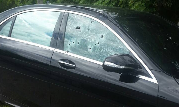 ประกบยิงนักธุรกิจมาเลเซียดับคารถเบนซ์ แฟนสาวรอดหวุดหวิด