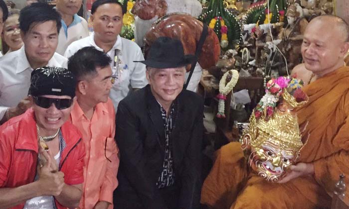 สุรชัย สมบัติเจริญ ศัลยกรรมครบ 1 เดือน ครอบครูออกงานร้องเพลงครั้งแรก