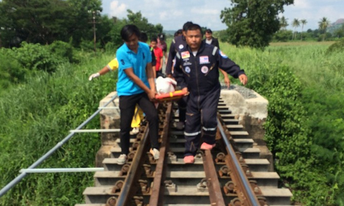 พี่ชายฮีโร่ ช่วยน้องรอดพ้นรถไฟชน จนตัวเองถูกทับตายแทน