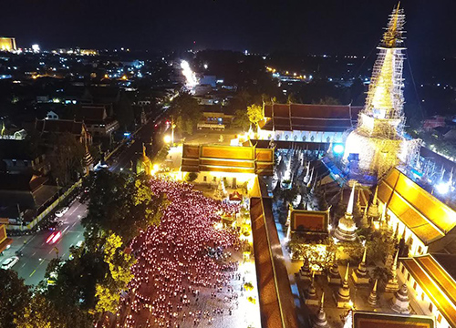 นร.ทุน-ชาวนครศรีฯ2พันจุดเทียนตามรอยพ่อ