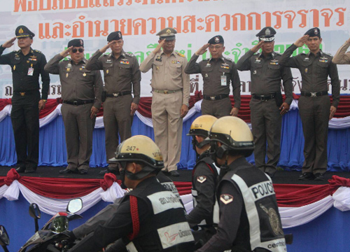 เฉลิมเกียรติปล่อยแถวตร.ดูแลปชช.ช่วงหยุดยาว