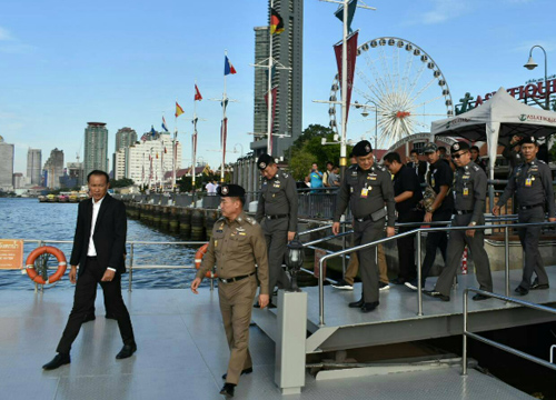 ผบ.ตร.ปล่อยแถวคริสต์มาสปีใหม่เอเชียทีค