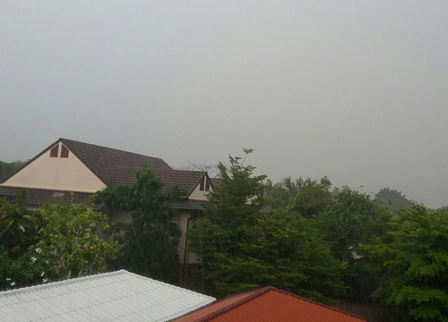 เหนืออีสานเย็นลงฝนฟ้าคะนองลมแรงใต้ตกหนักบางแห่ง