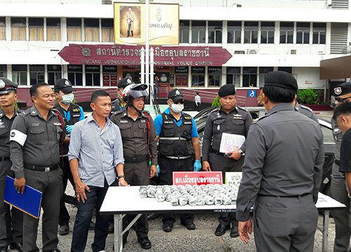ซิ่งเก๋งขนยานรกแสนเม็ดแหกโค้งชนสาหัส