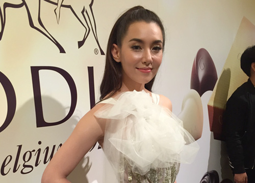 เบลล่า ราณีปลื้มเวียร์ส่งลูกโป่งเซอร์ไพรส์วาเลนไทน์