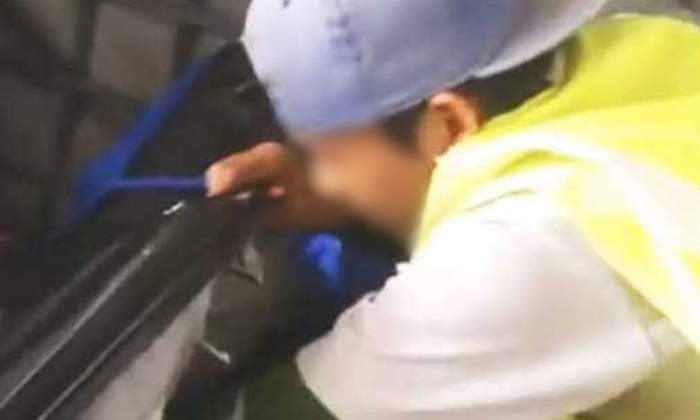 จำนนต่อหลักฐาน พนง.ขนสัมภาระ ล้วงรื้อกระเป๋าผู้โดยสาร