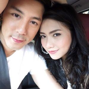 เมทัล สุขขาว