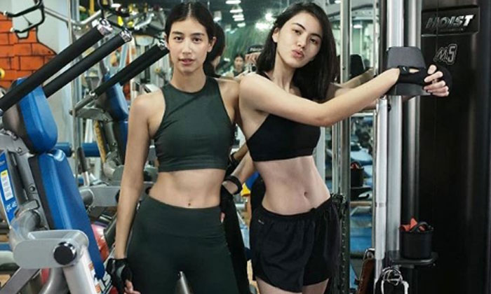 มิ้นต์-ใหม่ โพสท่าประชันเอวเอส หุ่นแซ่บทั้งคู่