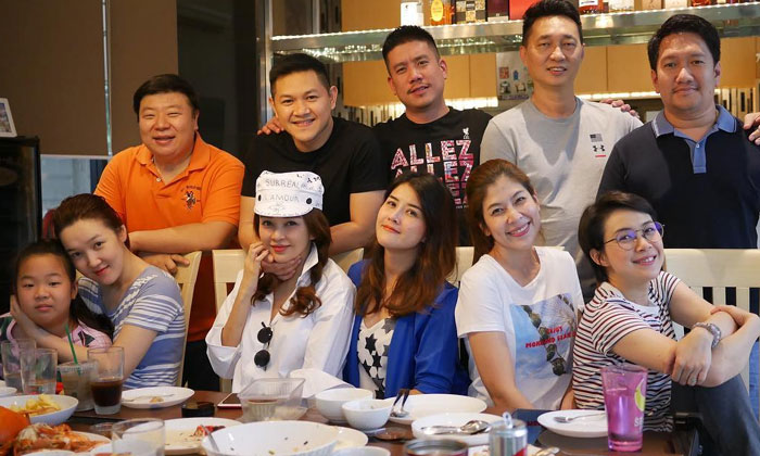เป้ย-ป๊อป นัดปาร์ตี้กับเพื่อนๆ แต่คู่นี้แอบมีช็อตหวาน