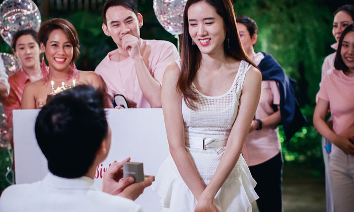 ภัทร จึงกานต์กุล คุกเข่าขอ จุ้มจิ้ม นักแสดงสาวทายาทหมื่นล้าน แต่งงาน