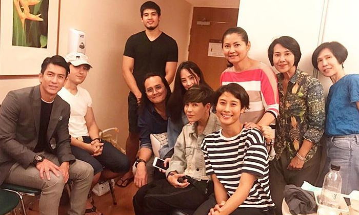 ทัพนักแสดงเดินทางมาเยี่ยม อ๊อฟ พงษ์พัฒน์ ส่งกำลังใจถึงโรงพยาบาล