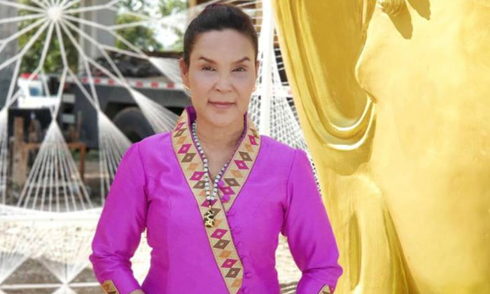ศิริพร อำไพพงษ์ โปรยทานเป็นแสน แถมให้เลขเด็ด