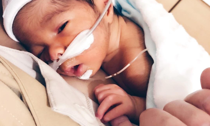เอมมี่ มรกต ได้กอดลูกชายครั้งแรกหลังคลอด บอกลูก เราจะสู้ไปด้วยกันนะ