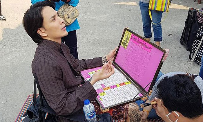 แทค ภรัณยู เครียดยิ่งกว่าท่องบท หาซื้อลอตเตอรี่จากเลขใกล้ตัว
