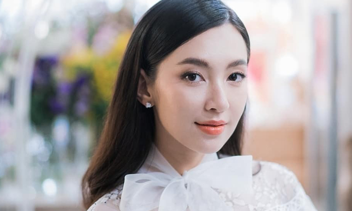 เบลล่า เล่าโมเมนต์ ให้ดอกไม้ พี่เวียร์ ไม่เขินแต่ดีใจ ที่เห็นเขามีความสุข